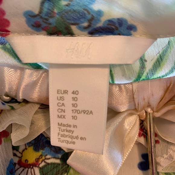 H&M Chiffon Long Sleeves Top Ruffled Floral Design in size 10 - Picture 4 of 4